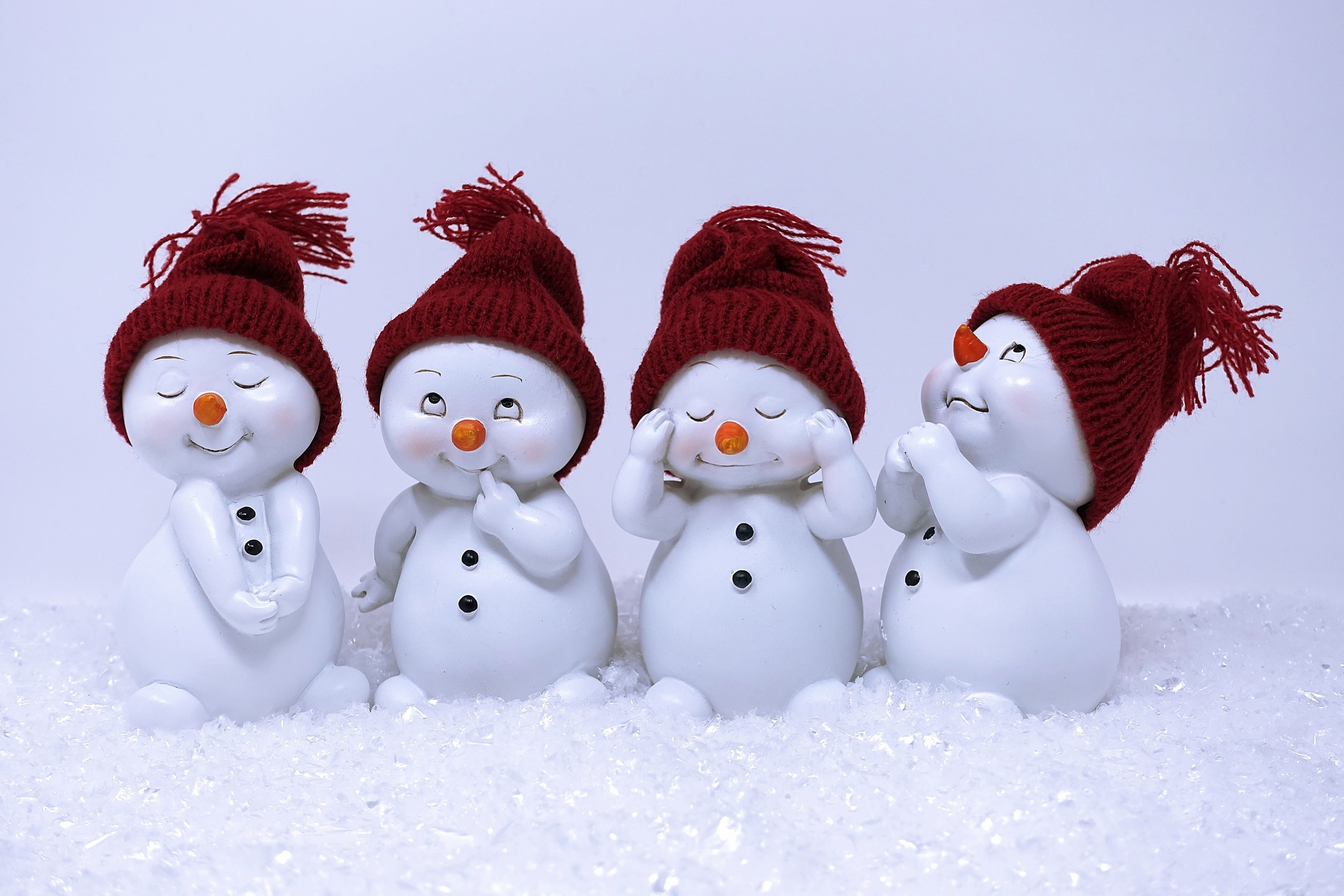 Bốn bé người tuyết vô cùng dễ thương và đáng yêu