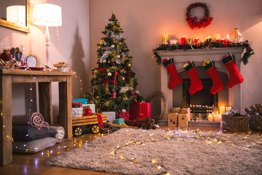 Các không gian trong nhà và văn phòng trở nên lộng lẫy và ấm cúng vào mùa Noel