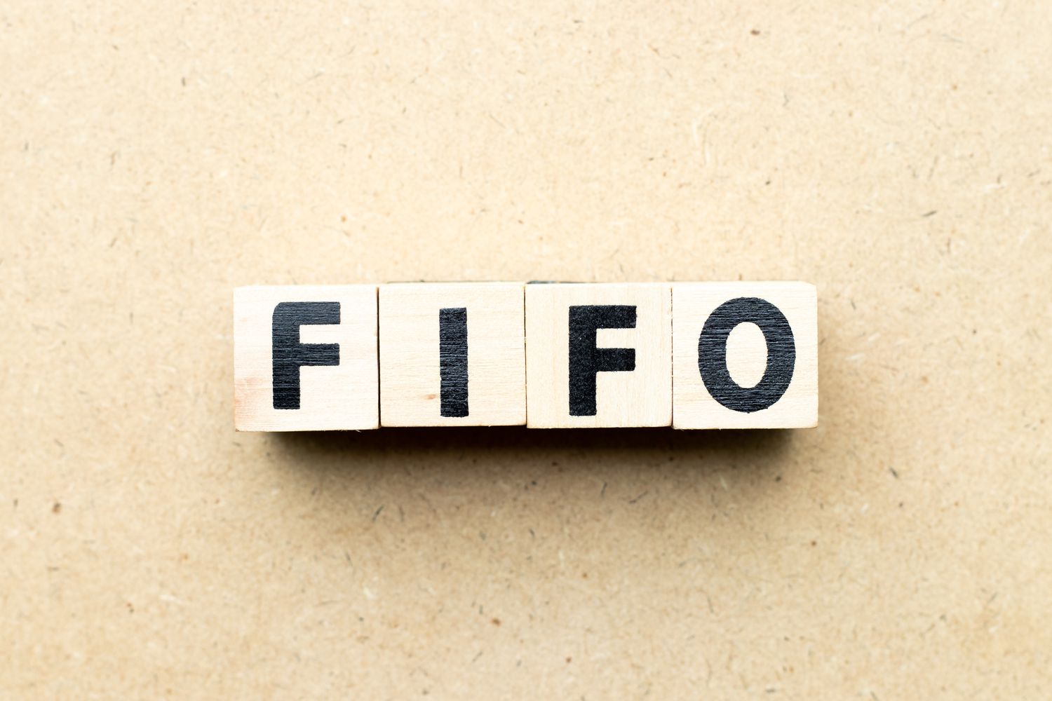 FIFO được biết đến là giải pháp giúp tính toán giá hàng tồn kho