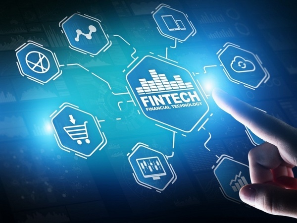 Phục vụ dịch vụ tài chính dựa trên nền tảng công nghệ (Nguồn: Internet)