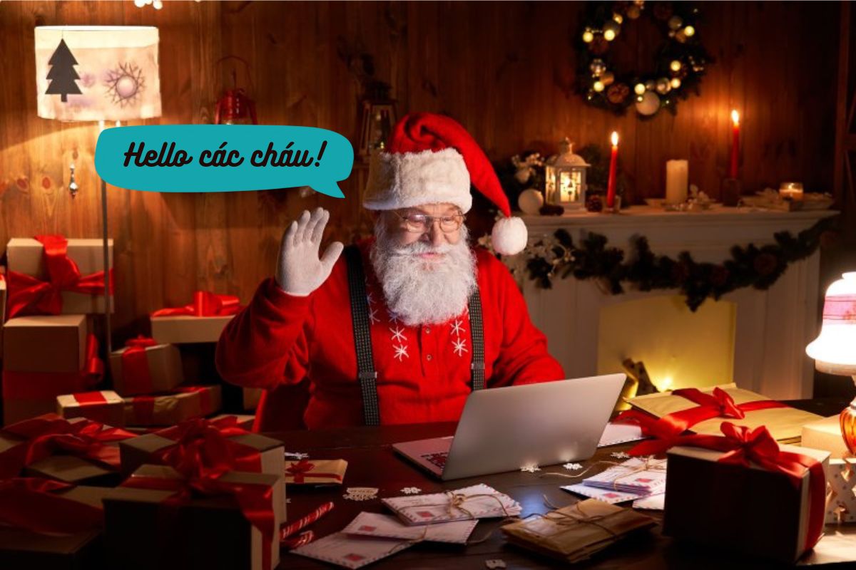 Ông già Noel dành hầu hết thời gian chuẩn bị quà và đọc thư của các em nhỏ 