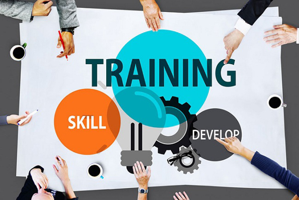 Training là hoạt động đào tạo công việc cho nhân viên
