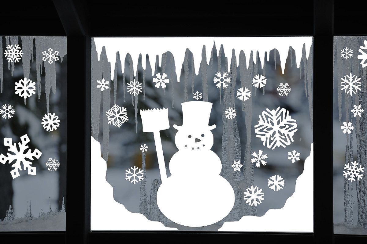 Decal hình người tuyết tạo cảm không khí lạnh lẽo Giáng sinh cho ngôi nhà 