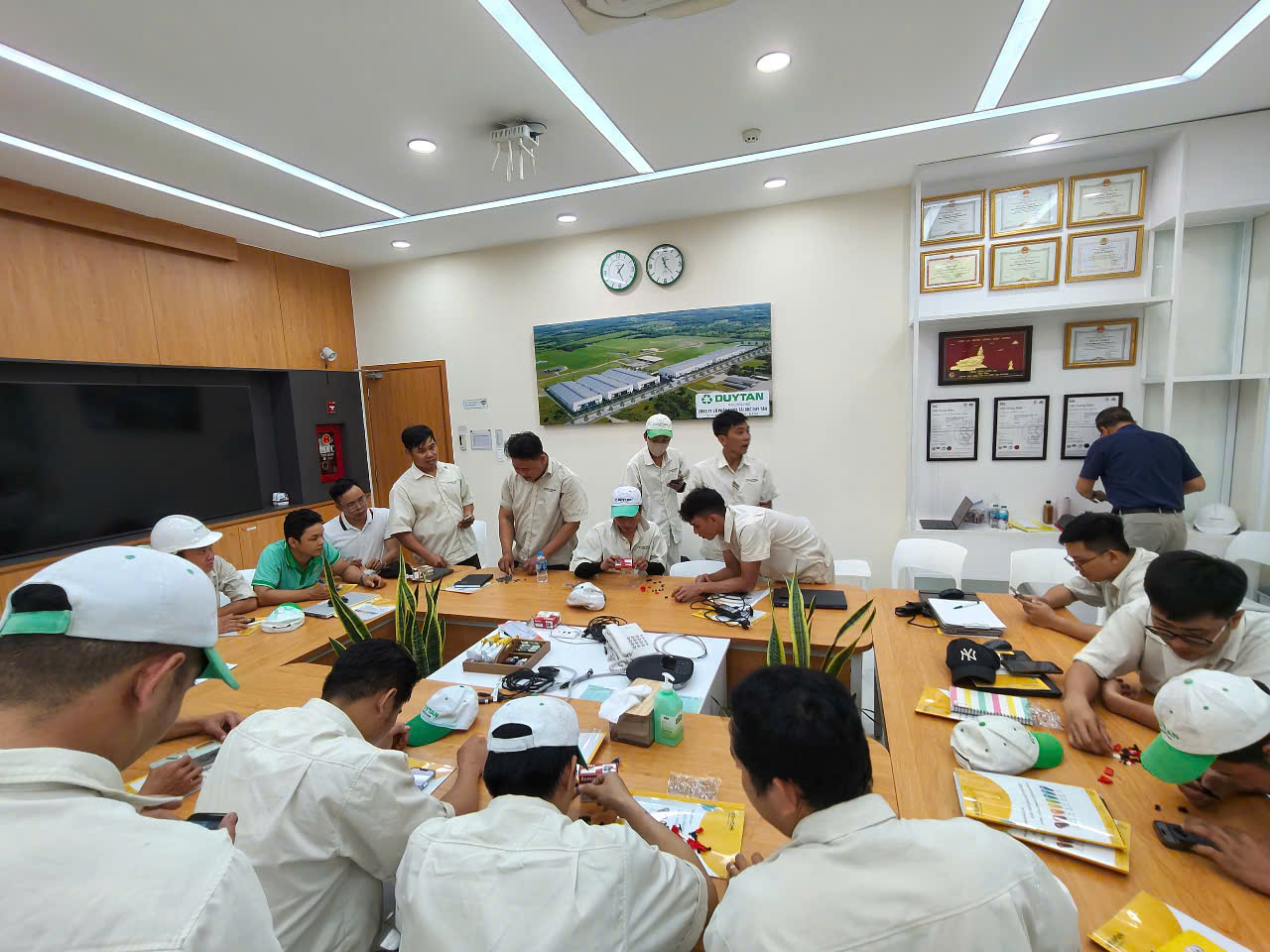 Nhiều khóa học chất lượng đã giúp cán bộ nhân viên DUYTAN Recycling nâng cao trình độ và kỹ năng chuyên môn