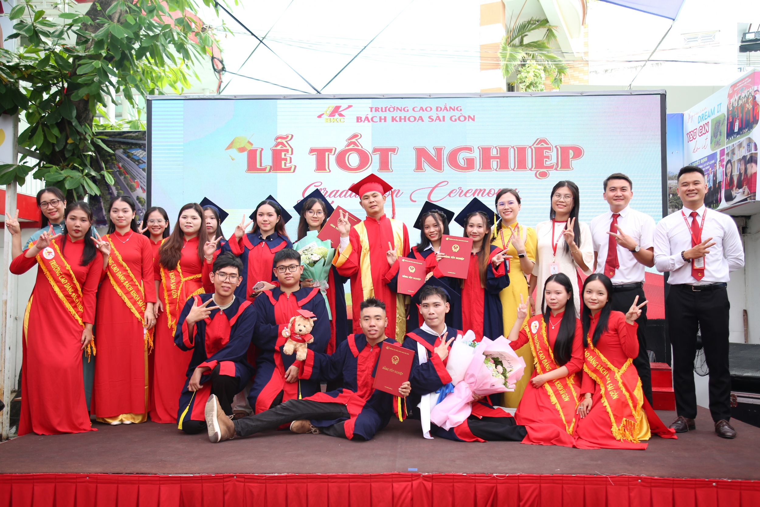 Lễ Tốt nghiệp và Trao bằng dành cho các Tân cử nhân – Tân kỹ sư Trường Cao đẳng Bách khoa Sài Gòn