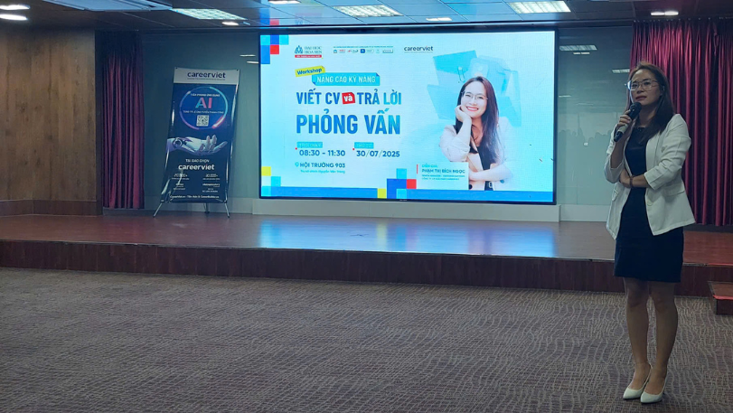 Diễn giả Phạm Thị Bích Ngọc, Đại diện CareerViet chia sẻ những tiêu chí nhà tuyển dụng tìm kiếm ở ứng viên