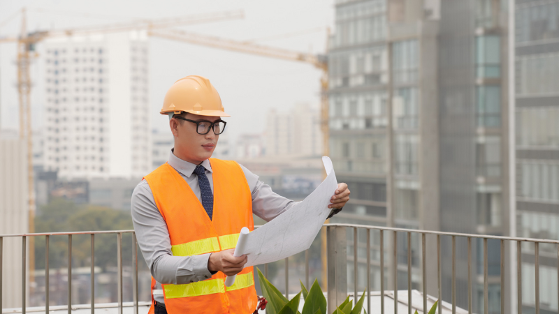 Giám sát công trình theo dõi thi công, đảm bảo đúng bản vẽ, kỹ thuật và quy trình giám sát thi công.
