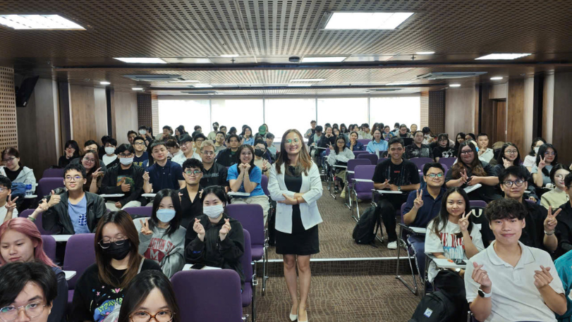 Buổi workshop không chỉ là cung cấp kiến thức mà còn cầu nối gần hơn đến sự nghiệp tương lai cho các bạn sinh viên