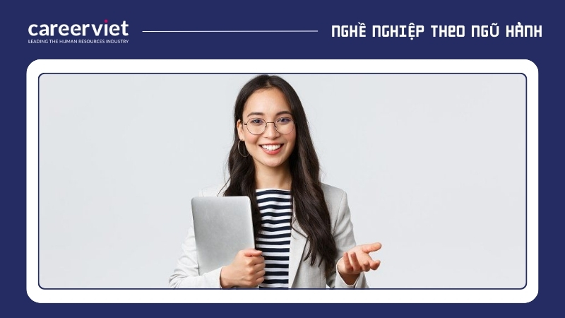 Ứng viên nữ mệnh Thổ tự tin trong buổi phỏng vấn với phong thái chuyên nghiệp, trang phục gọn gàng, phụ kiện đơn giản giúp tạo ấn tượng tốt với nhà tuyển dụng