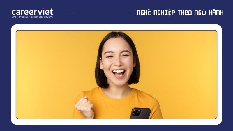 Trang phục màu vàng, cam hay nâu đất giúp người mệnh Thổ thu hút năng lượng tích cực và thêm may mắn