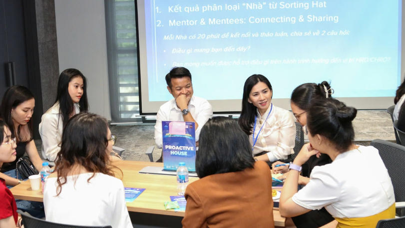 Những buổi mentoring 1:1 giá trị là cầu nối kết nối học viên và mentor qua các chủ đề chuyên sâu về nhân sự  