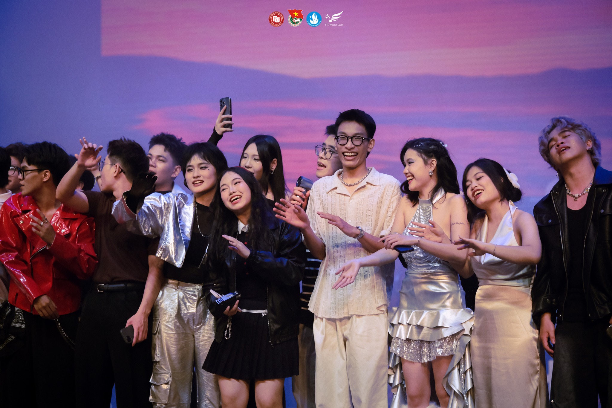 Các bạn sinh viên tham gia Đêm nhạc