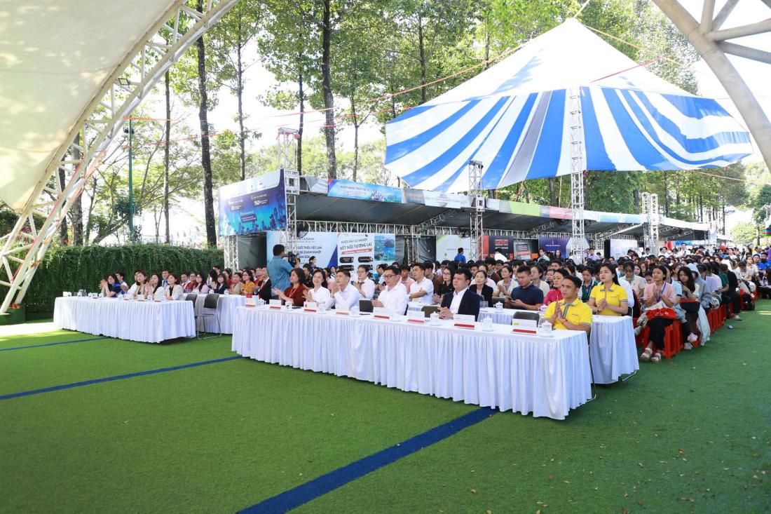 Job Fair DNTU 2026 còn góp phần củng cố mối quan hệ hợp tác giữa Nhà trường với Doanh nghiệp. Nguồn: DNTU