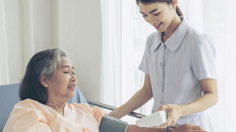 Luôn bình tĩnh, kiên nhẫn và lắng nghe bệnh nhân