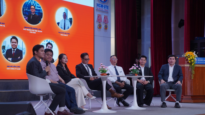Các khách mời và chuyên gia chia sẻ thông tin kiến thức liên quan đến chủ đề chương trình. Nguồn: Fanpage Ecommerce Passport