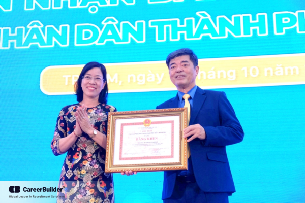 Trường Đại học Gia Định trao học bổng hơn 1,2 tỷ đồng cho sinh viên tại Lễ khai giảng năm học 2023