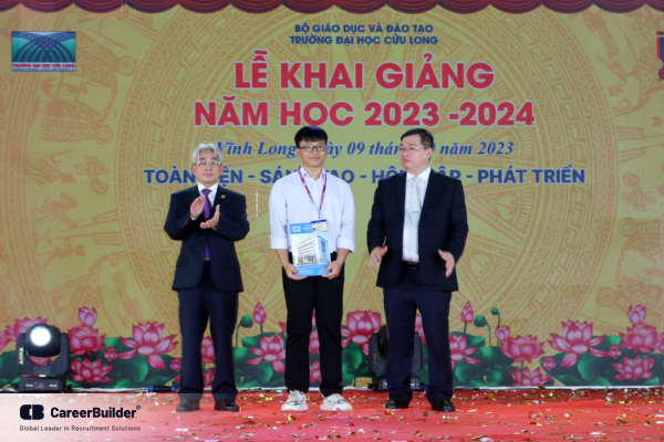 Lễ khai giảng chào đón tân sinh viên 2023 tại trường Đại học Cửu Long