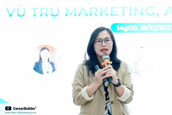 Đồng hành cùng UEFers khám phá “Vũ trụ Marketing” trước thềm thực tập