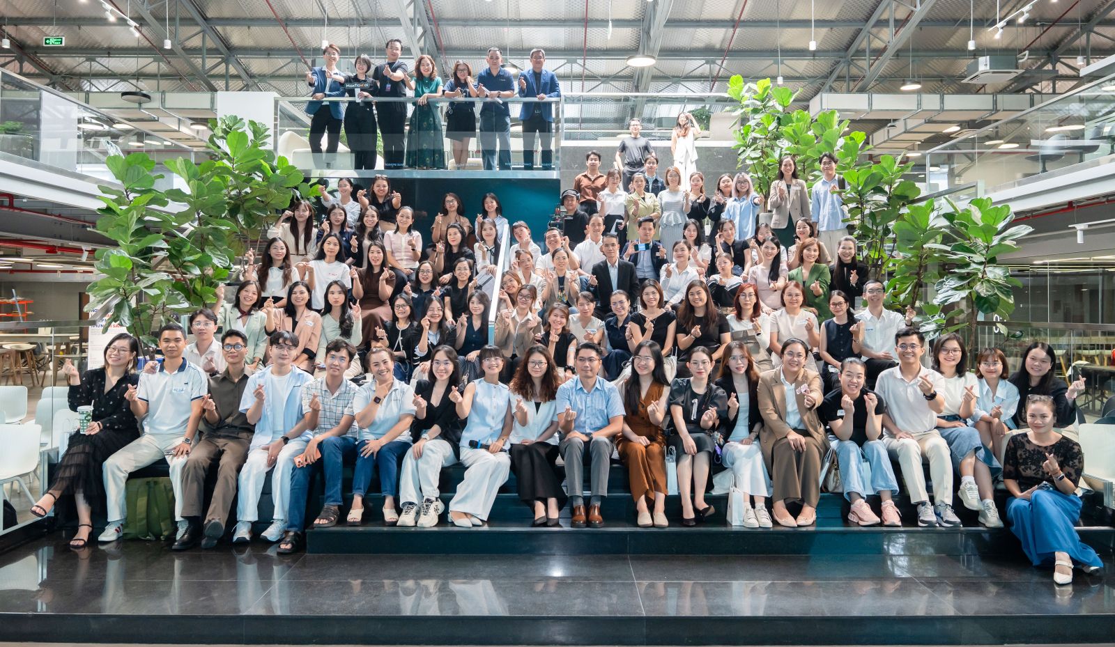 Các vị diễn giả cùng học viên chặng 1 chụp hình lưu niệm cùng chương trình HR Growth Path 2026
