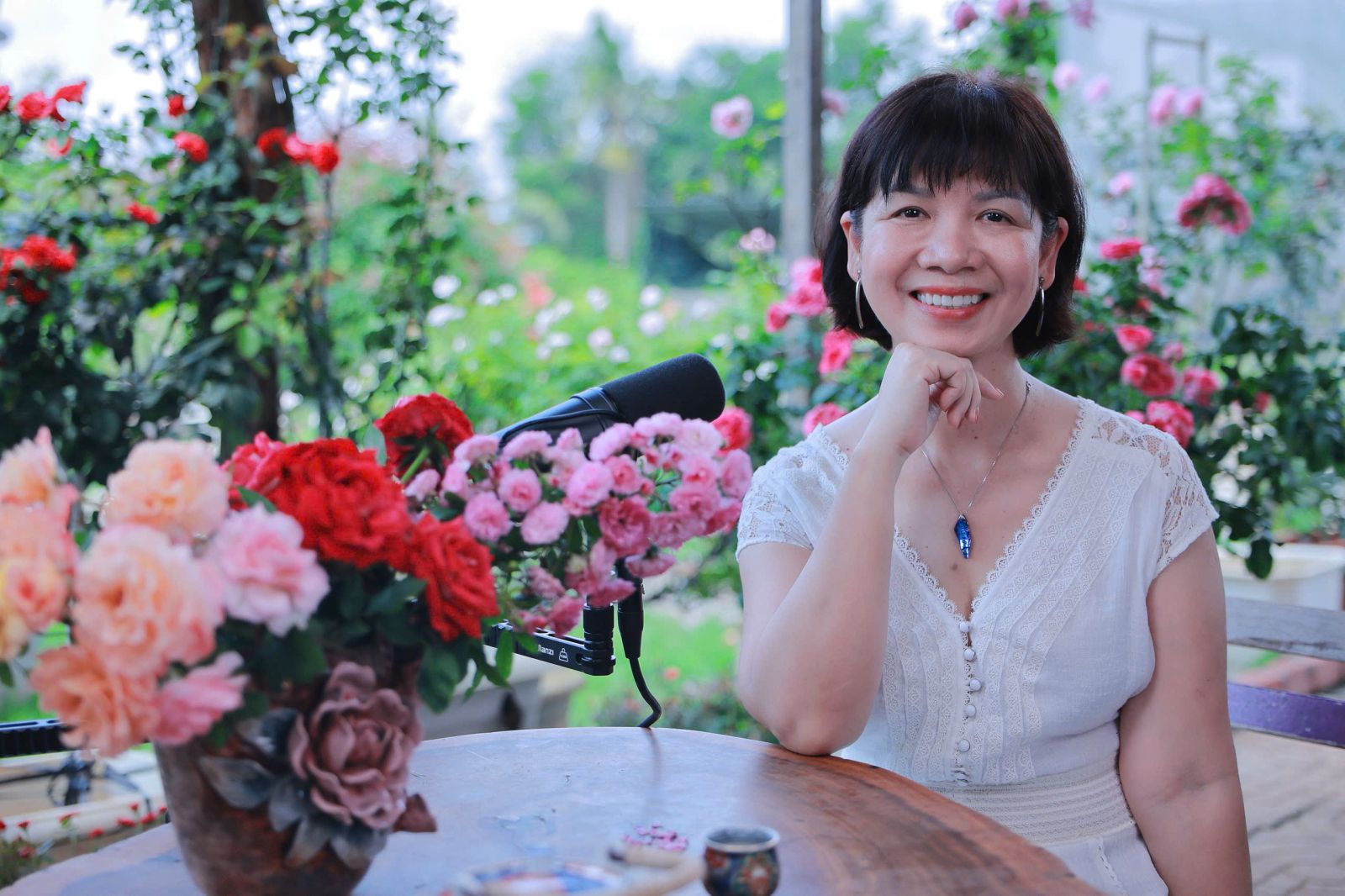 Khách mời Thanh Hương chia sẻ về cách kết nối thiên nhiên giúp chữa lành tâm trí (Nguồn: Have A Tea Talk)