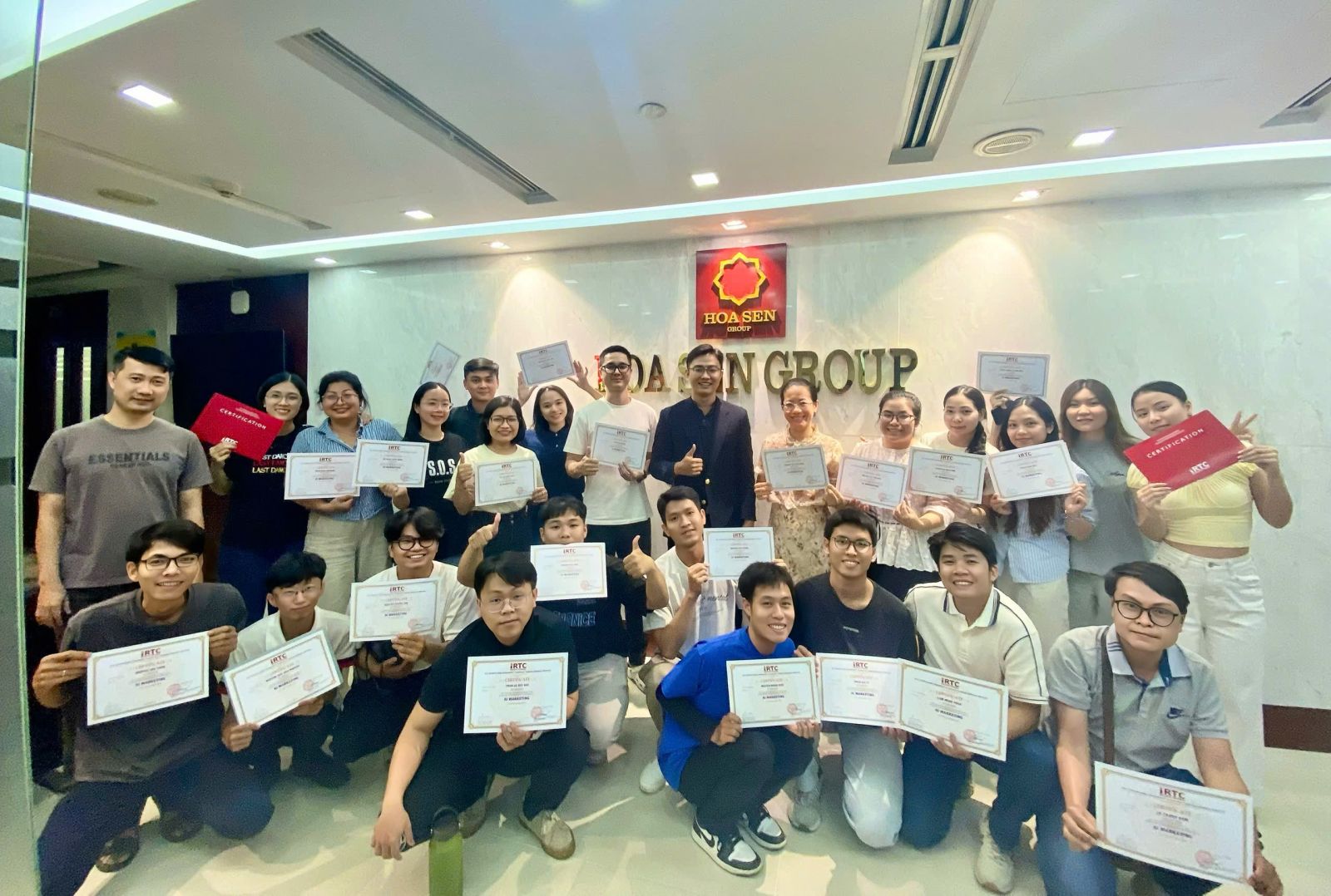 Hoa Sen Group thường xuyên tổ chức các buổi đào tạo kiến thức dành cho CBNV