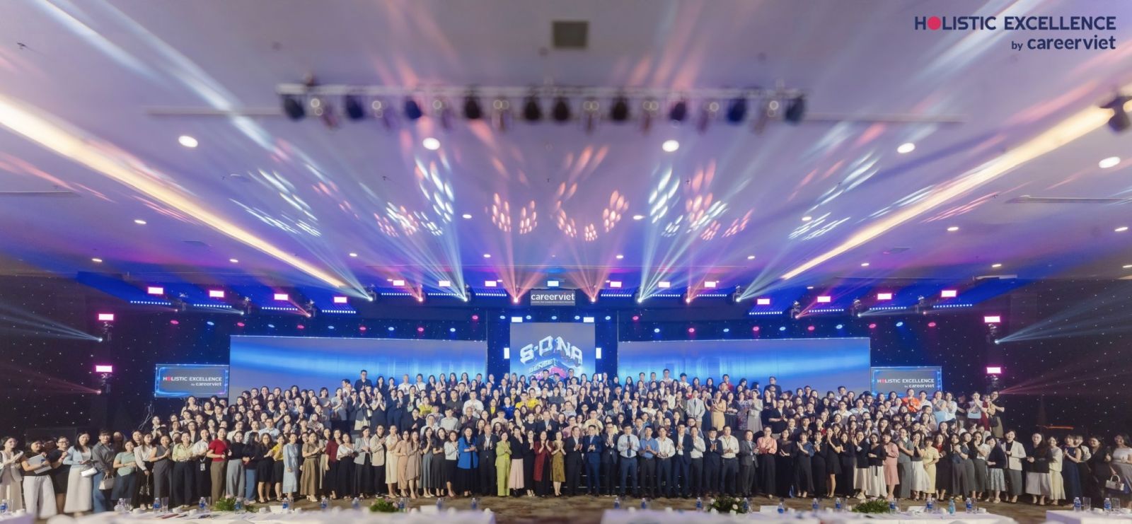 Sự kiện Holistic Excellence tại TP.HCM thu hút lượng khách mời kỉ lục hơn 1.300 người tham dự