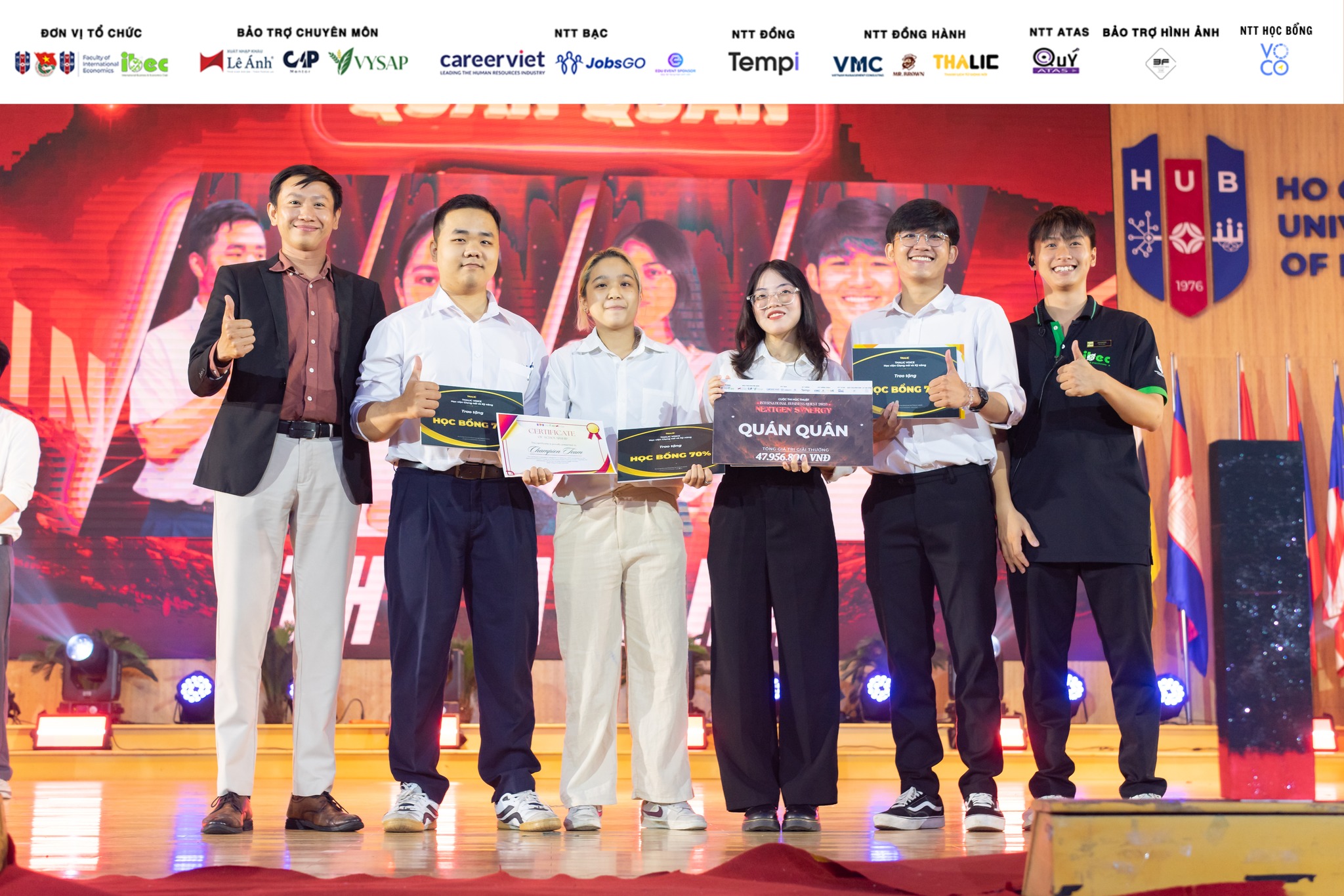 Đội Quán quân cuộc thi International Business Quest 2025