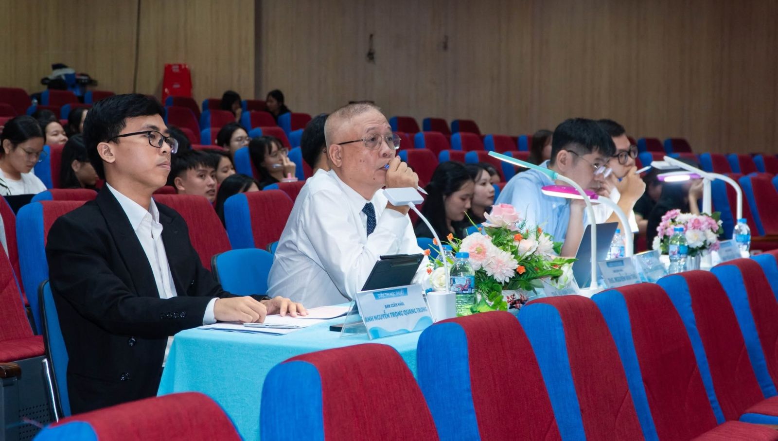 Ban giám khảo cuộc thi. Nguồn: International Business Quest - HUB