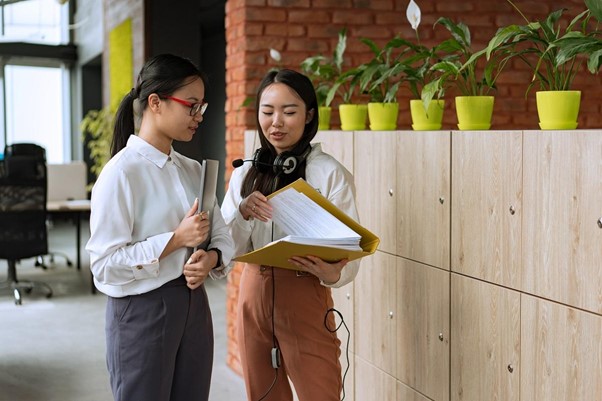 Rất nhiều giấy tờ phải giải quyết, rất nhiều người phải gặp