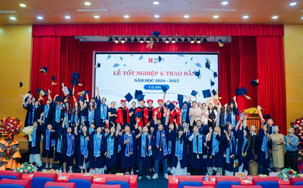 Lễ Tốt nghiệp Khoa Kinh tế – Quản trị - Trường Đại học Quốc tế Hồng Bàng