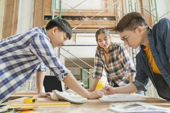 Luôn cập nhật và học hỏi những thông tin về ngành nghề