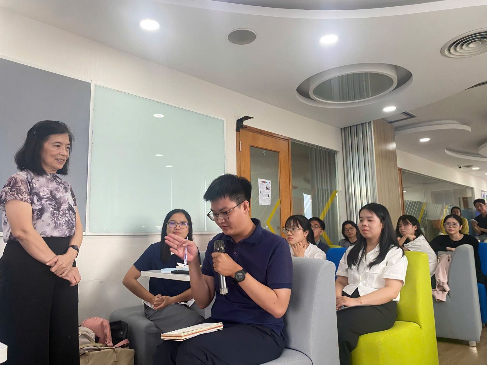 Buổi học đã mang đến cái nhìn thực tế cho các HR trẻ định hình cách truyền tải giá trị. Nguồn: VNHR HRNext Future Leaders