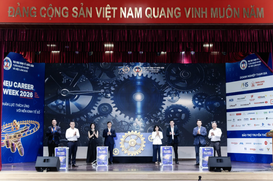 Đại diện lãnh đạo Đại học và đại diện Doanh nghiệp thực hiện nghi thức khởi động Tuần nghề nghiệp và việc làm 2026. Nguồn: NEU