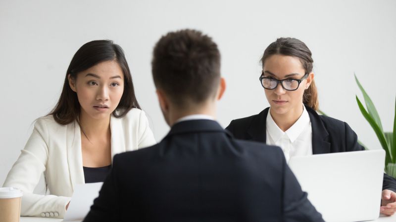 Cần so sánh kỹ lưỡng về môi trường, cơ hội phát triển và người quản lý trực tiếp sẽ giúp ứng viên tránh một quyết định mang tính “thoát thân” hơn là “phát triển”.