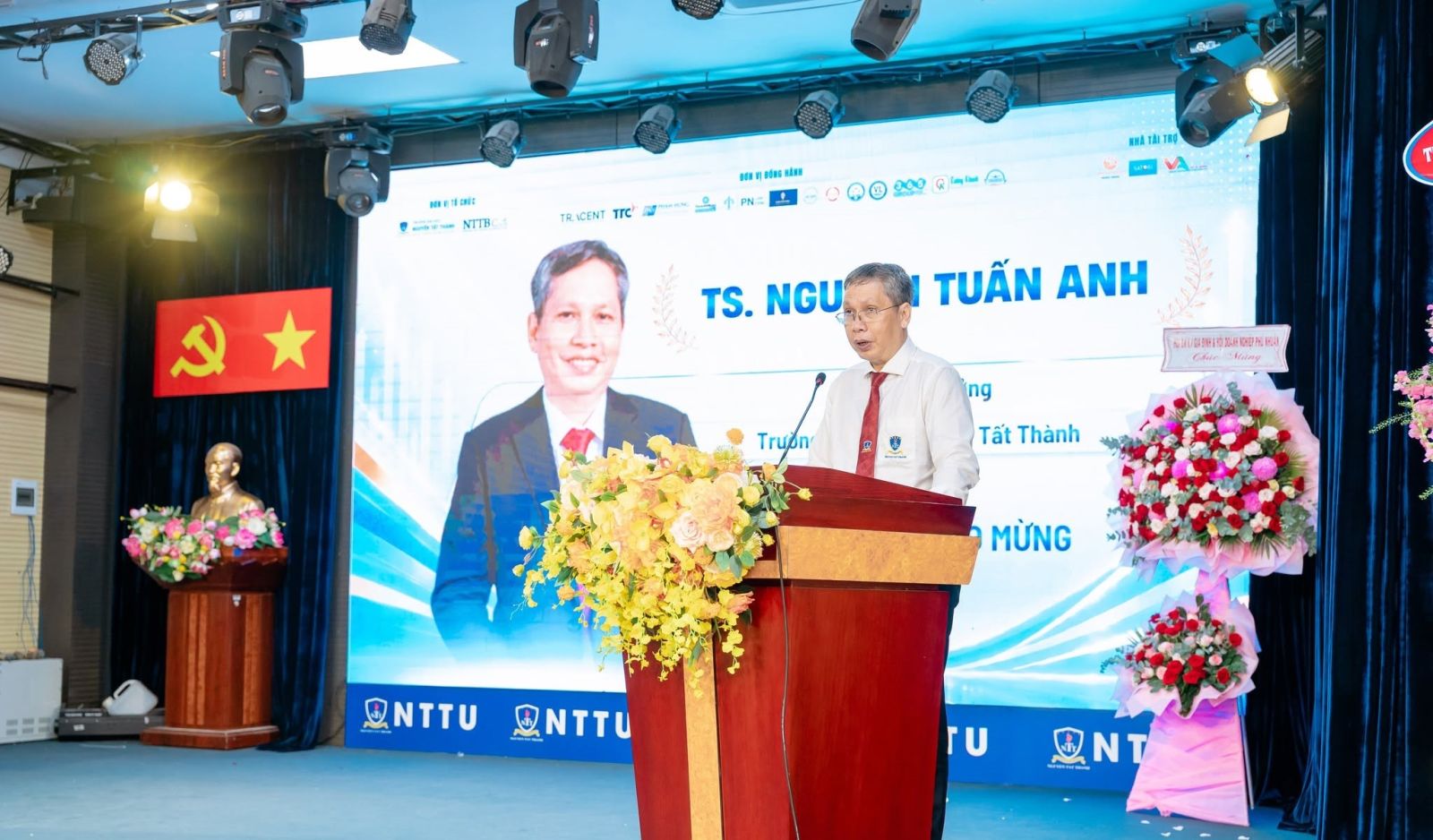 TS. Nguyễn Tuấn Anh phát biểu tại chương trình. Nguồn: NTTU
