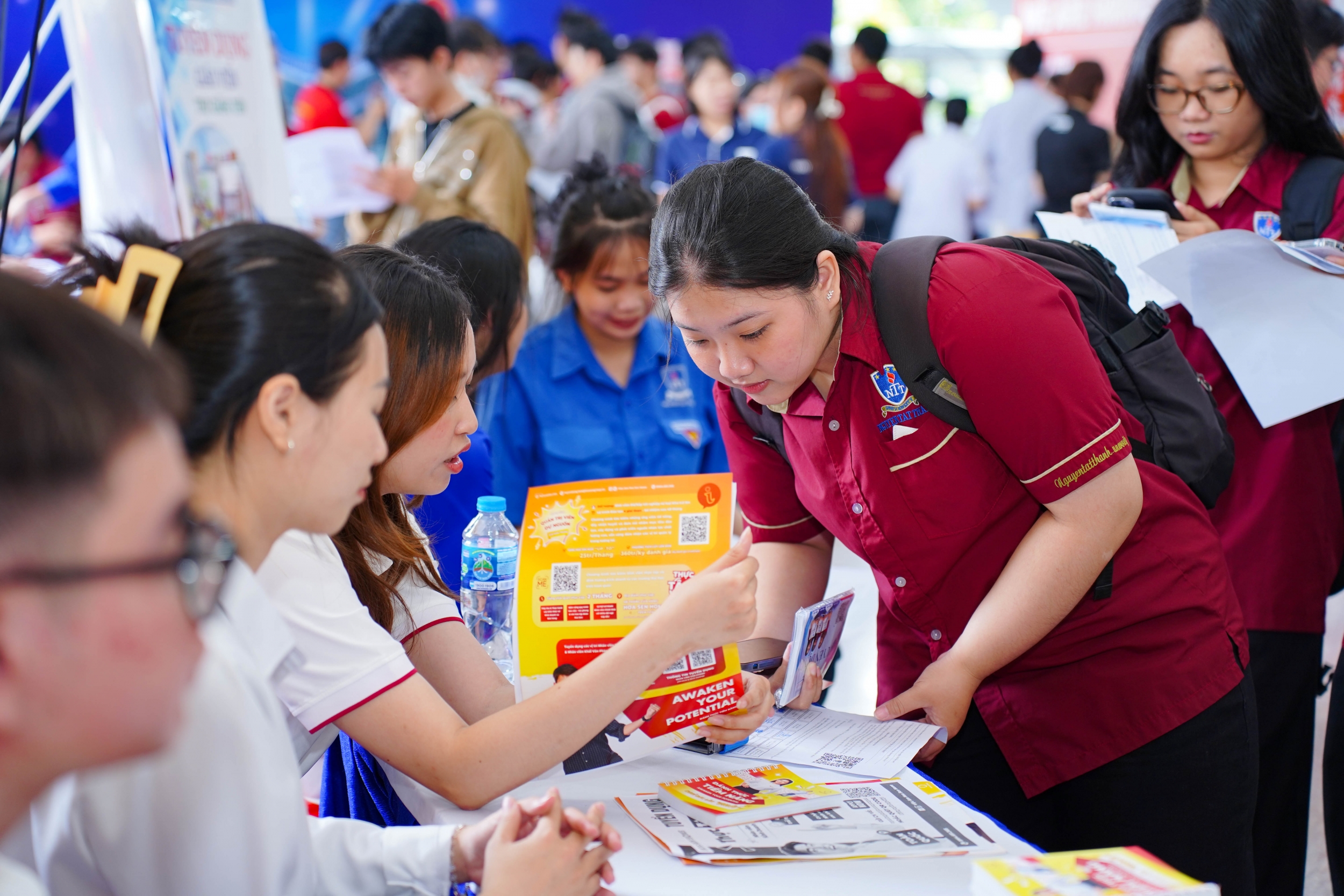 Ngày hội Tuyển dụng thu hút nhiều sự quan tâm của sinh viên