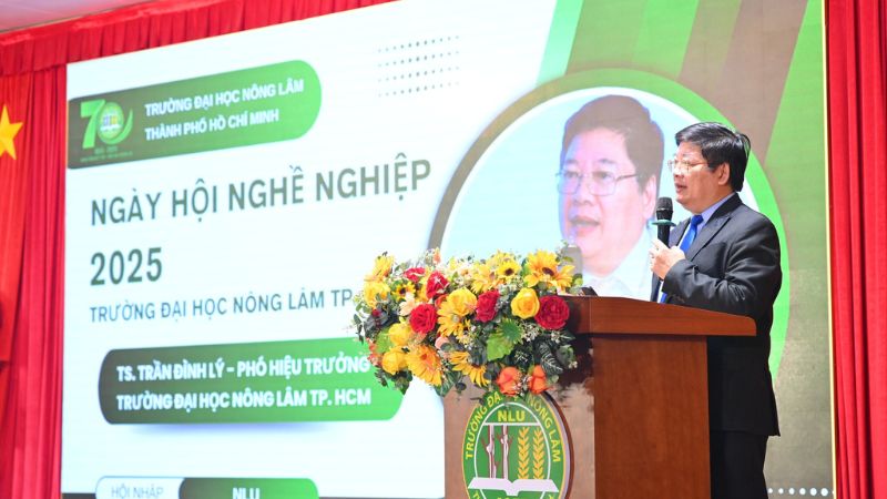 TS. Trần Đình Lý - Phó Hiệu trưởng trường Đại học Nông Lâm Tp.HCM phát biểu khai mạc