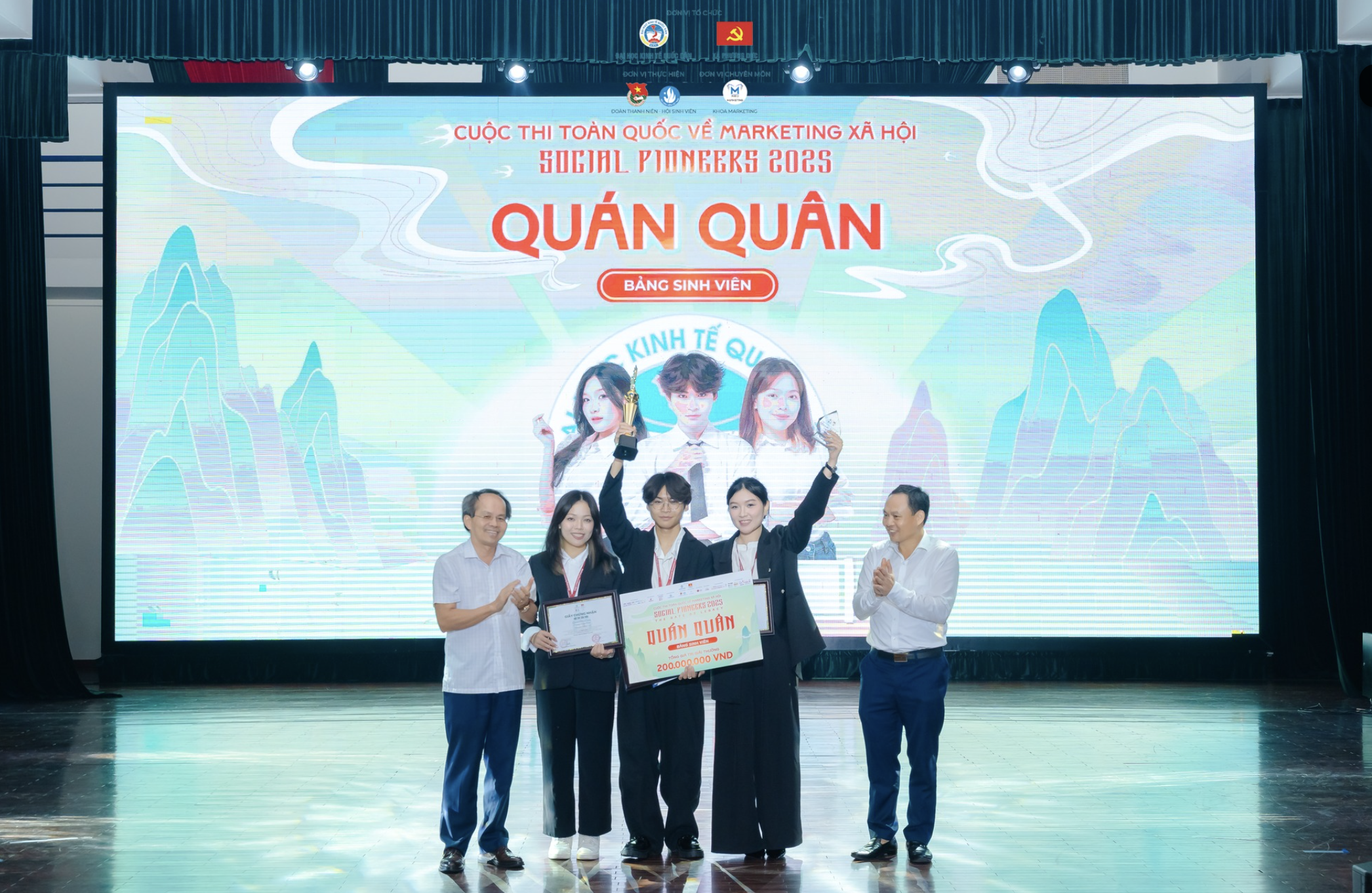 Đội quán quân cuộc thi - Bảng sinh viên