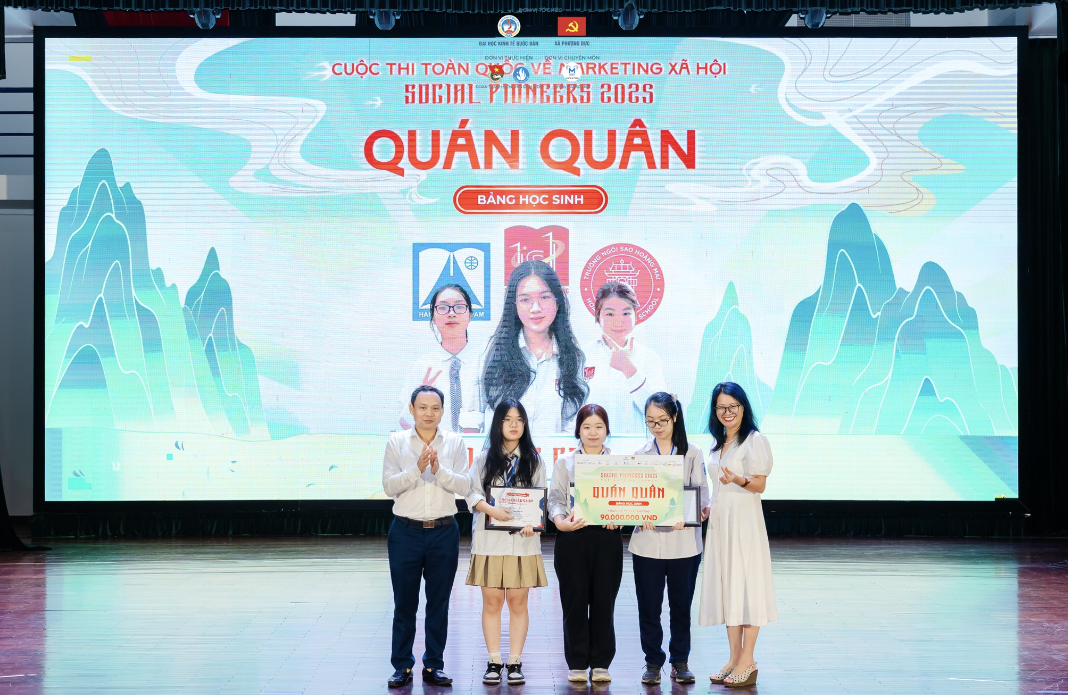 Đội quán quân cuộc thi - Bảng học sinh