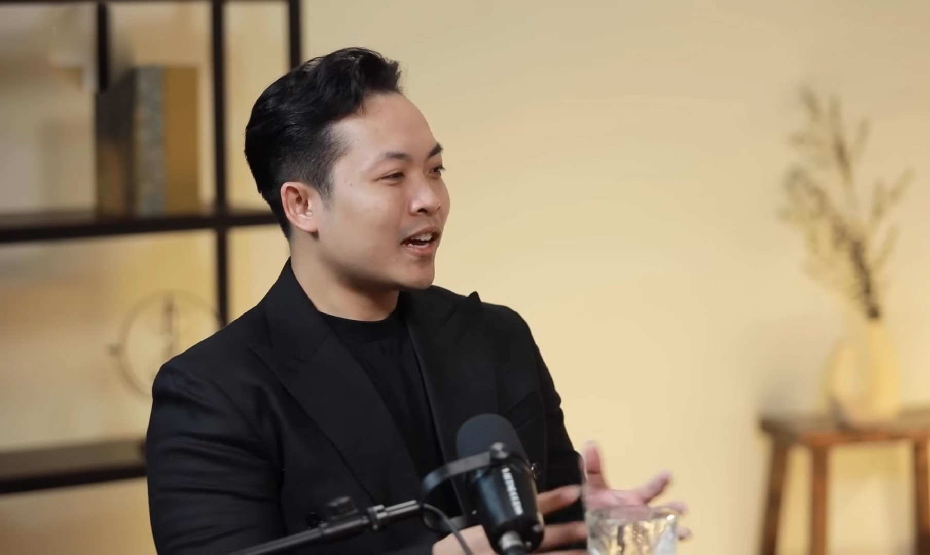 Doanh nhân John Trung Nguyen chia sẻ góc nhìn về vai trò hiện diện của cha mẹ trong hành trình nuôi dạy con