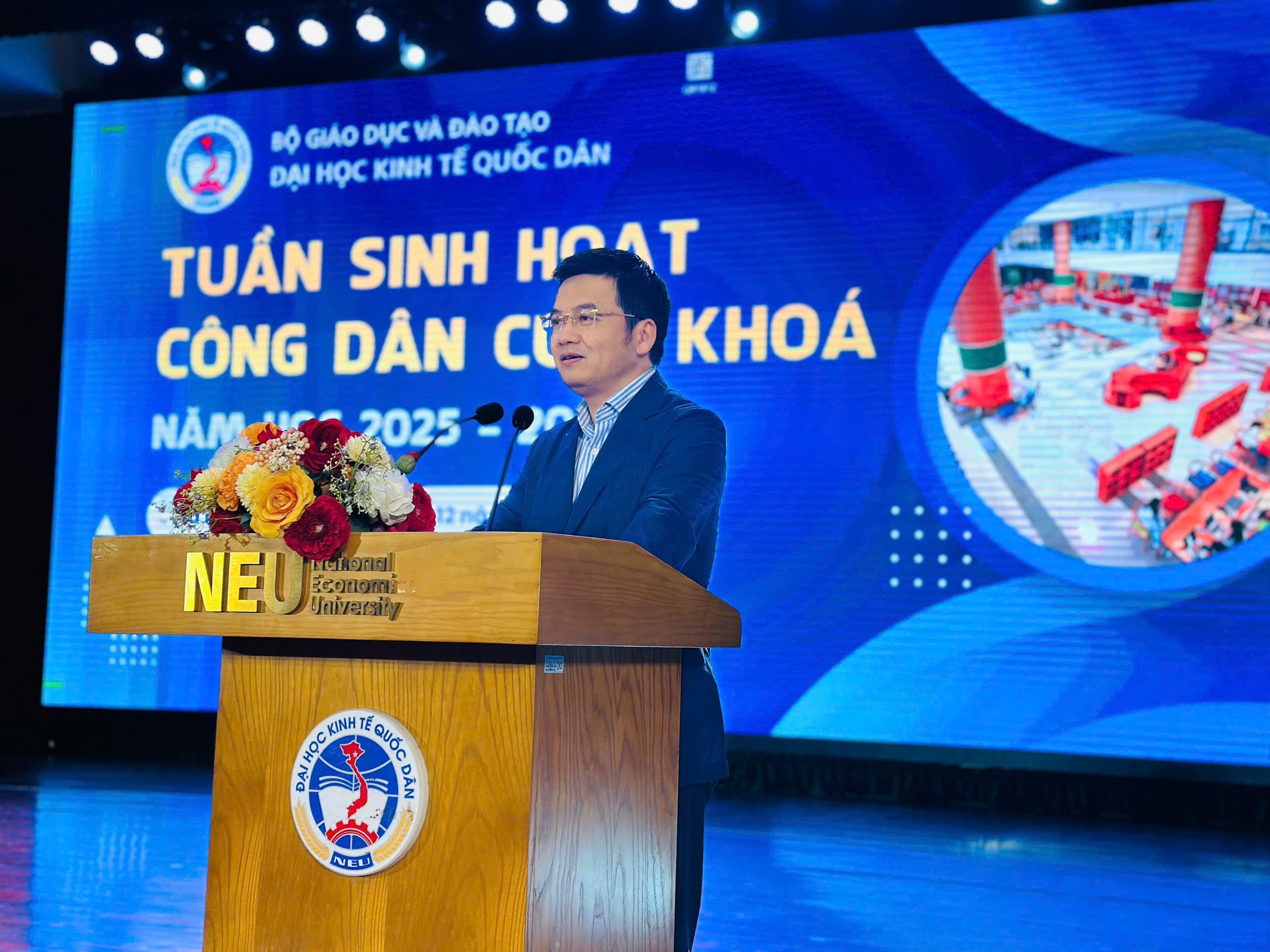 Đại diện nhà trường Đại học Kinh tế Quốc dân phát biểu khai mạc chương trình