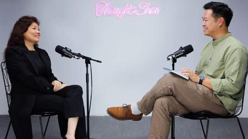 PGS.TS. Đỗ Hương Giang và Host Hải Trường tại Thought Show (Nguồn: Vietsuccess)