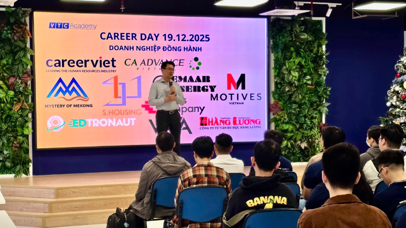Đại diện trường phát biểu khai mạc sự kiện