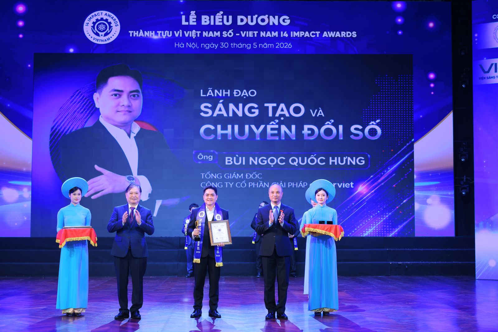 Ông Bùi Ngọc Quốc Hưng nhận Giải thưởng “Lãnh đạo Sáng tạo và Chuyển đổi số”