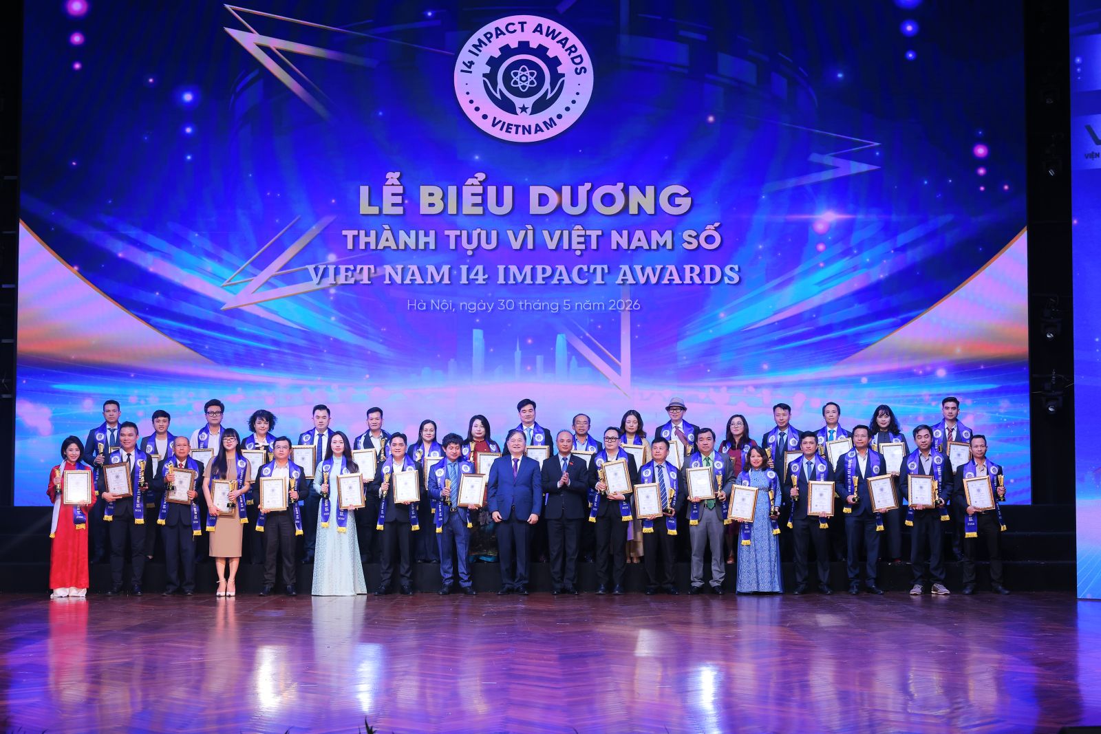Chính những nỗ lực không ngừng nghỉ của ông đã mang đến vinh quang lớn tại  Lễ biểu dương 