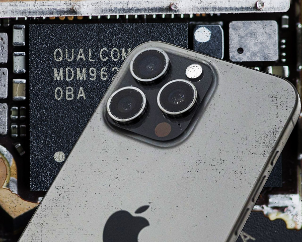 Bên trong iPhone 15 ẩn giấu một thất bại bí mật của Apple, tốn hàng tỷ USD vẫn chưa giải quyết được