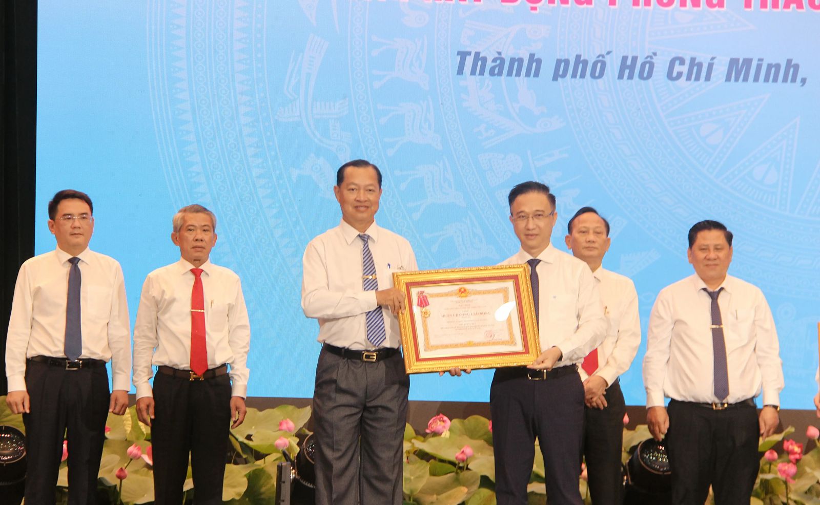 Cột Mốc Đáng Nhớ: Đón Nhận Huân Chương Lao Động Hạng Ba Và Các Danh Hiệu Cao Quý