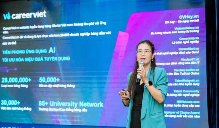 Đại diện Công ty Cổ phần Giải pháp CareerViet – Bà Vũ Thị Hạnh (Giám đốc kinh doanh)