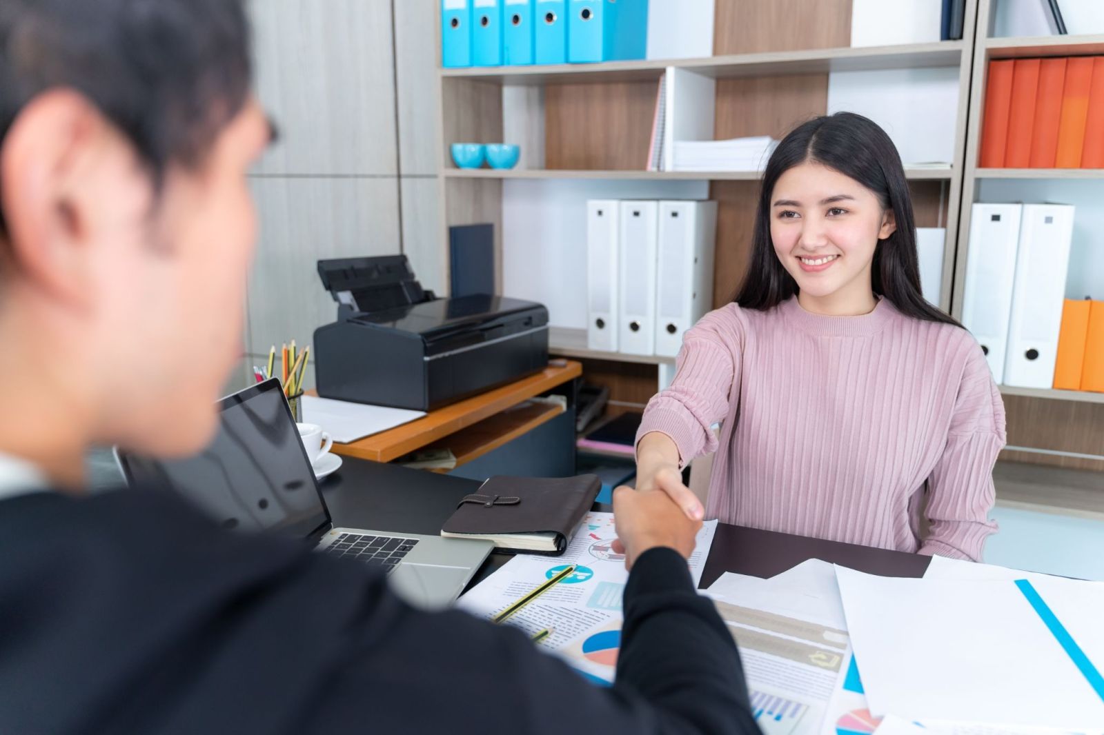 Ngôn ngữ cơ thể quan trọng trong buổi phỏng vấn. Nguồn: CareerViet
