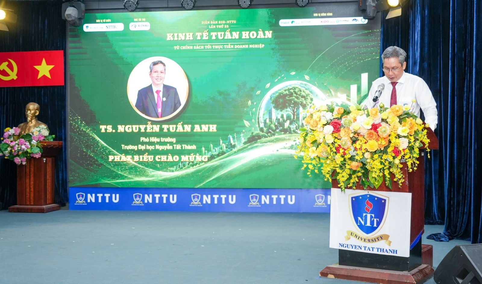 Tiến sĩ Nguyễn Tuấn Anh – Phó Hiệu trưởng Trường Đại học Nguyễn Tất Thành chia sẻ. Nguồn: Trường Đại học Nguyễn Tất Thành